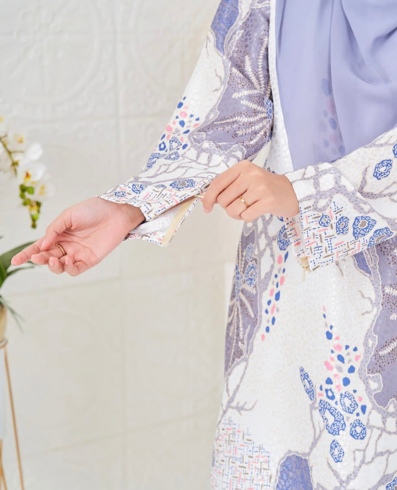 Baju Kurung with Modern Batik Print in White and Lavender/Grey