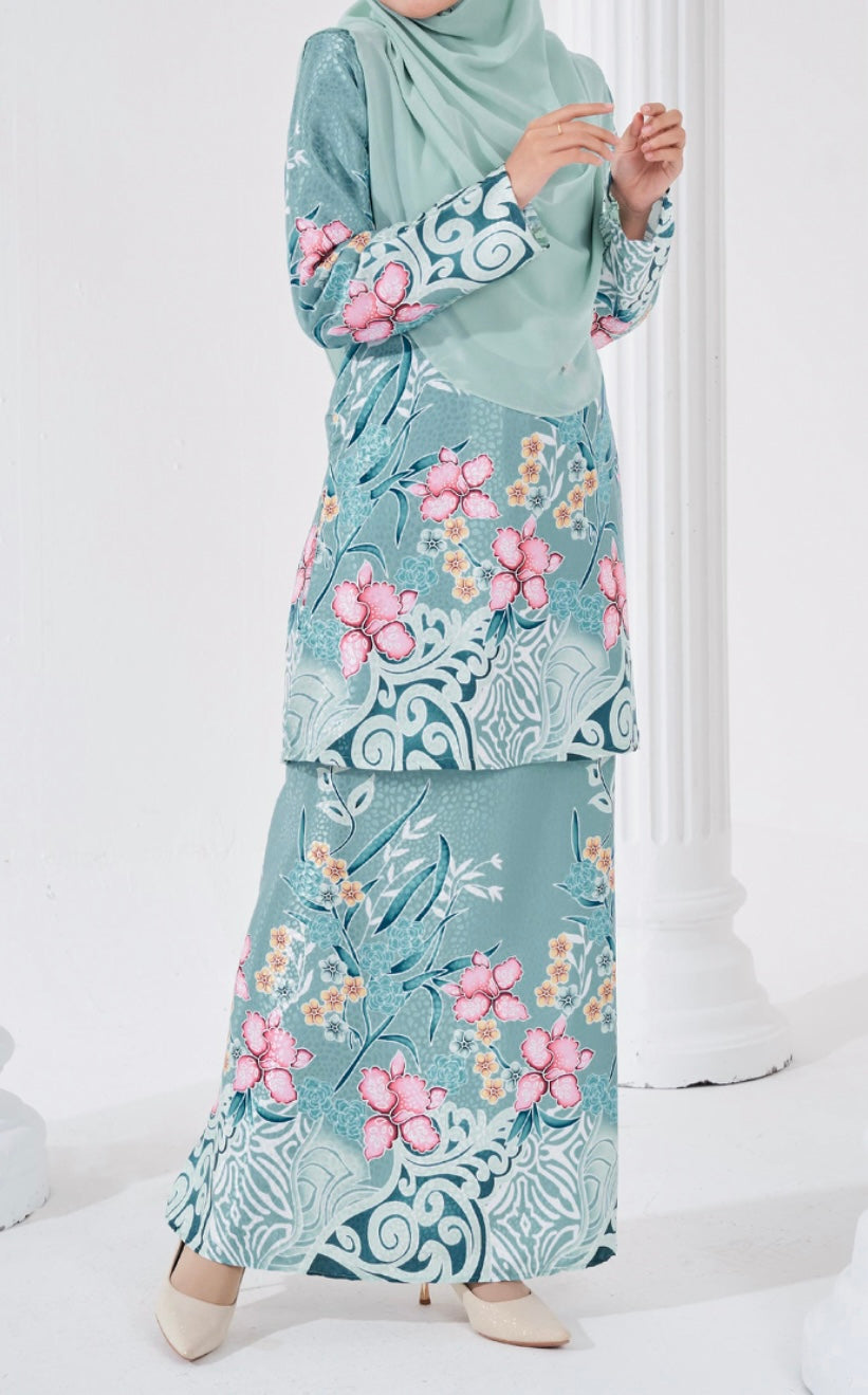 Baju Kurung with Modern Batik Print in Mint Green