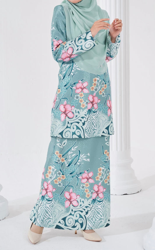 Baju Kurung with Modern Batik Print in Mint Green