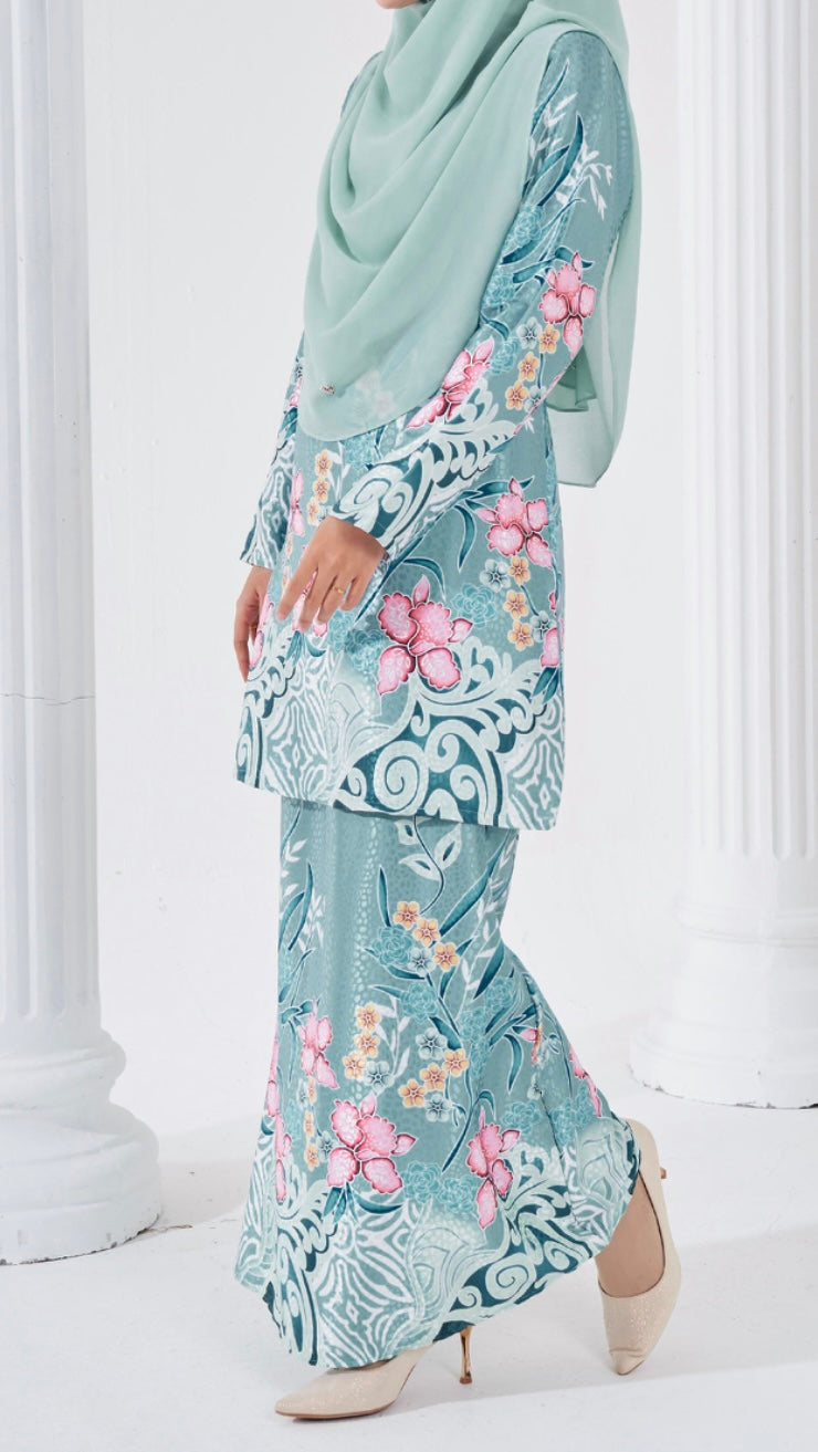 Baju Kurung with Modern Batik Print in Mint Green