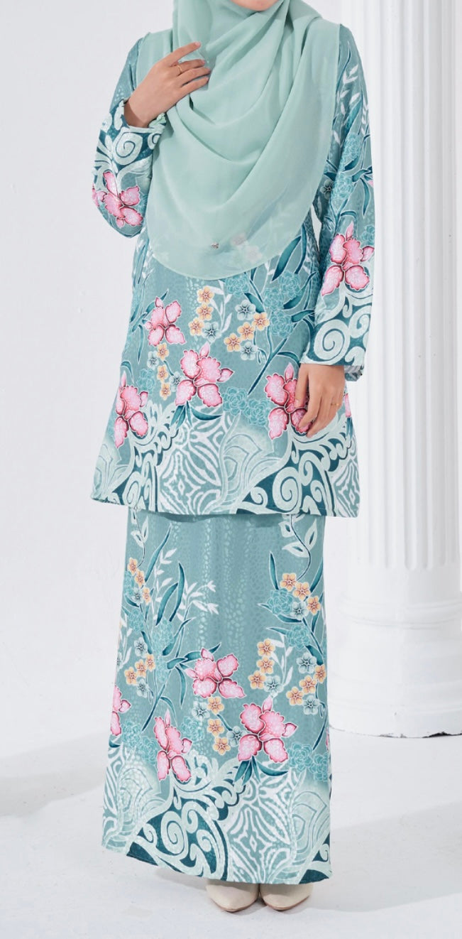 Baju Kurung with Modern Batik Print in Mint Green