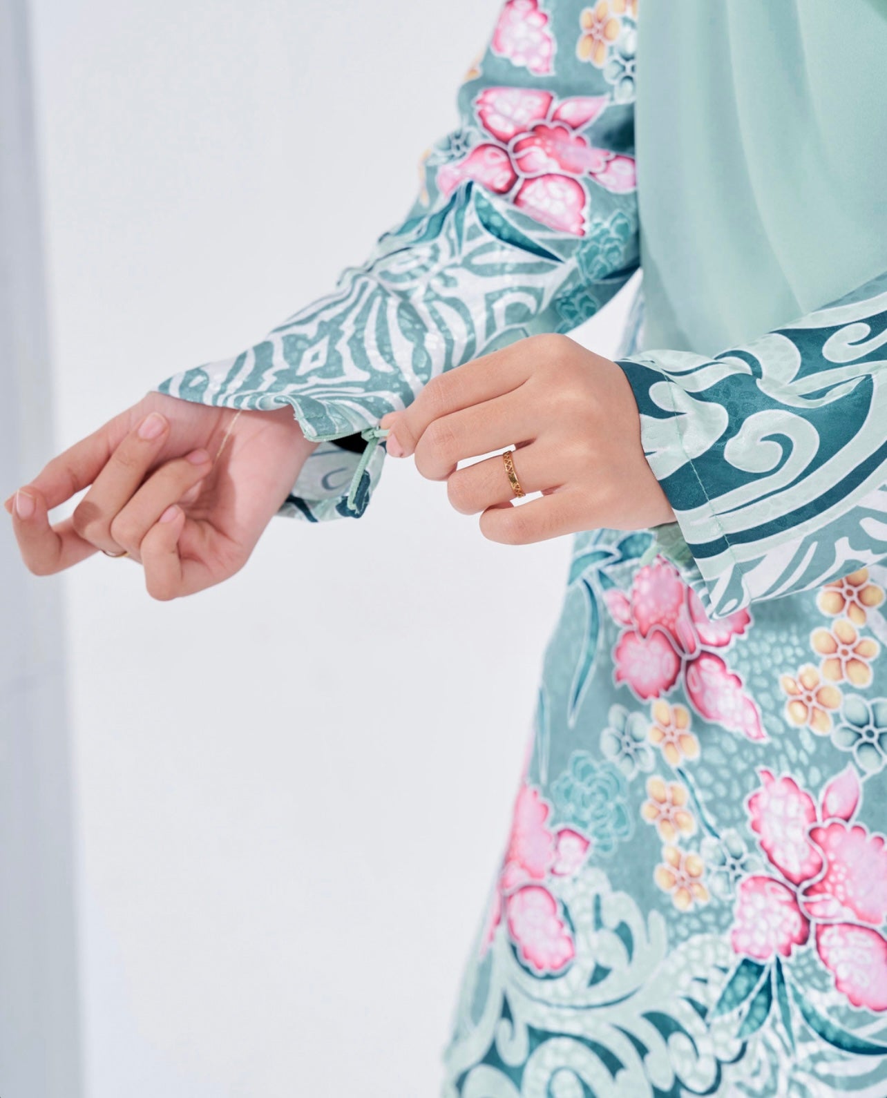 Baju Kurung with Modern Batik Print in Mint Green