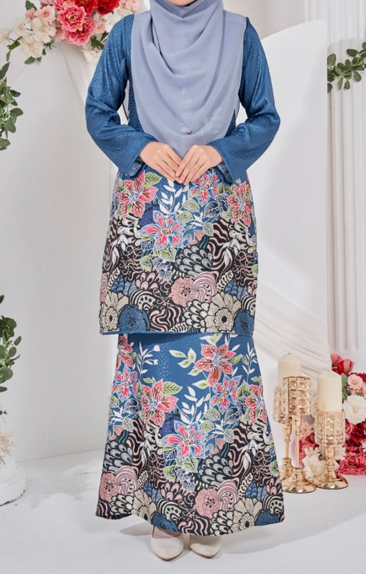 Baju Kurung with Modern Batik Print in Blue Seal